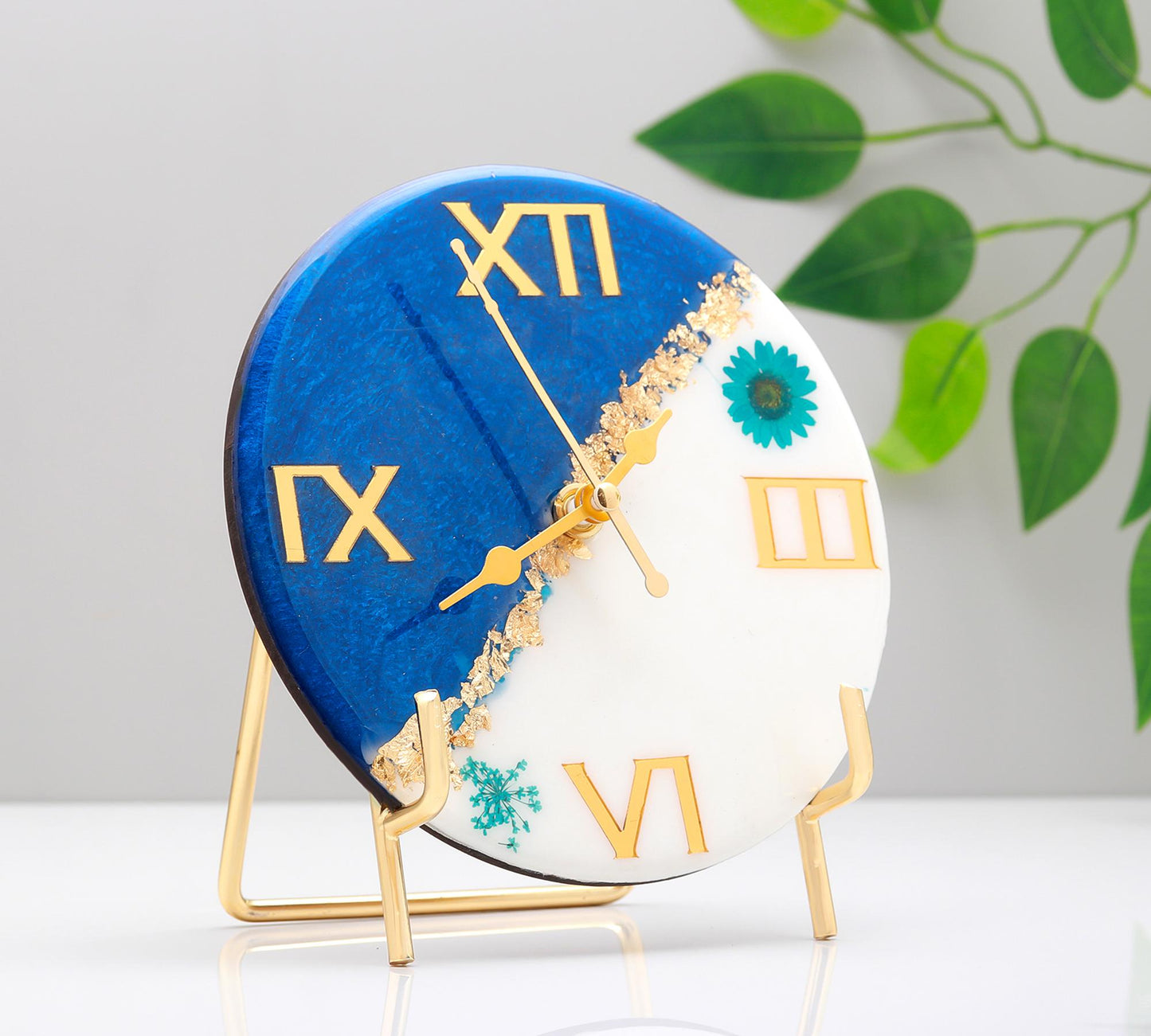 HandArted Resin Table Clock – Ocean Bloom Edition