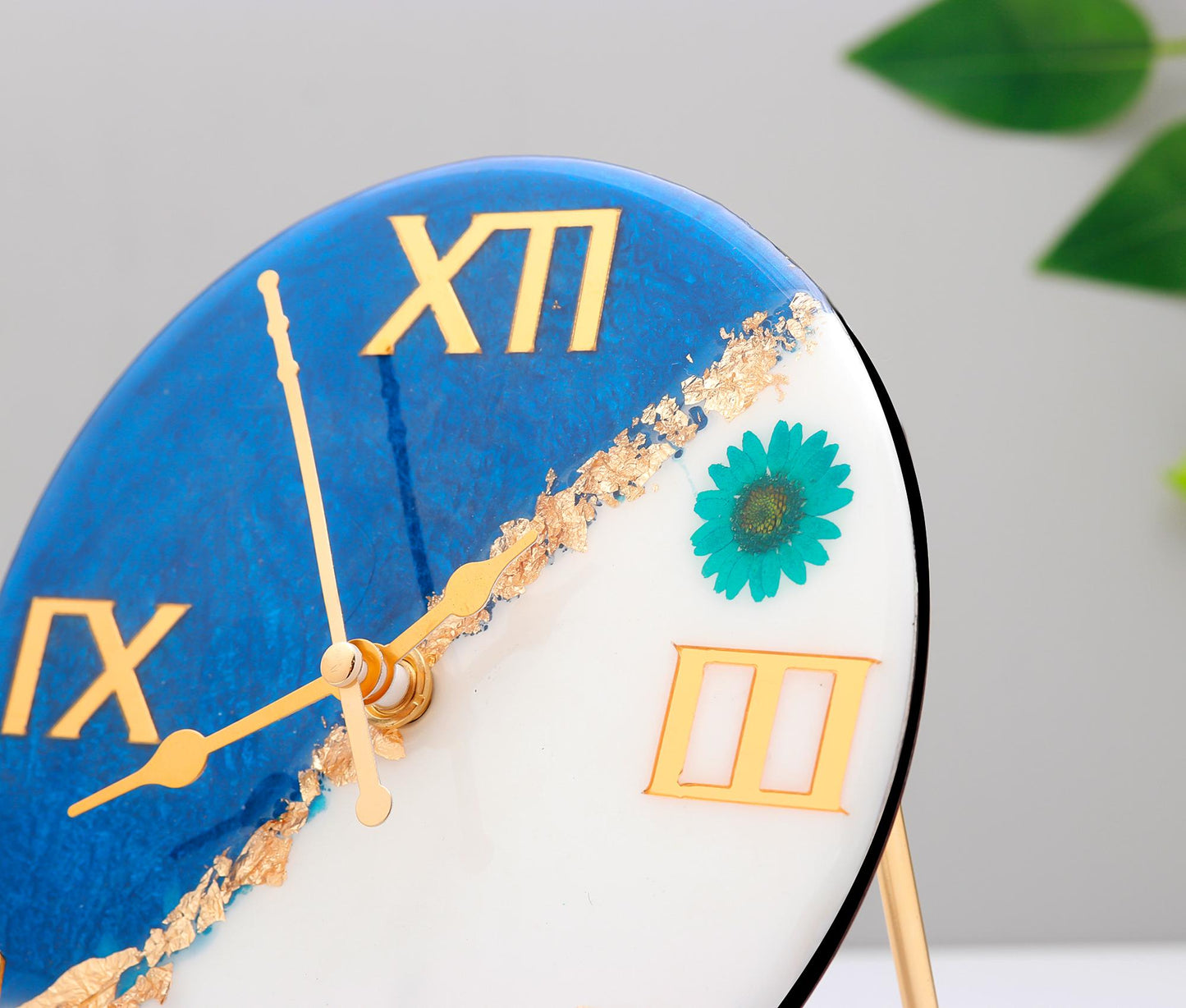 HandArted Resin Table Clock – Ocean Bloom Edition