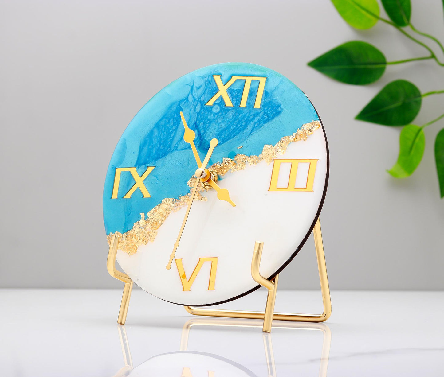 HandArted Resin Table Clock – Sky Blue Elegance