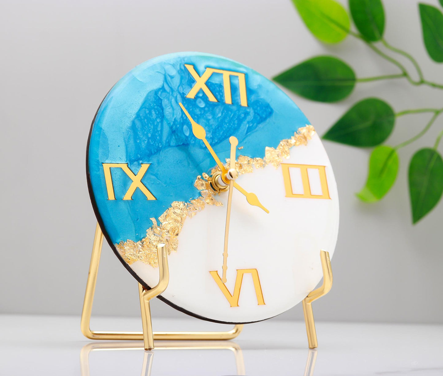 HandArted Resin Table Clock – Sky Blue Elegance