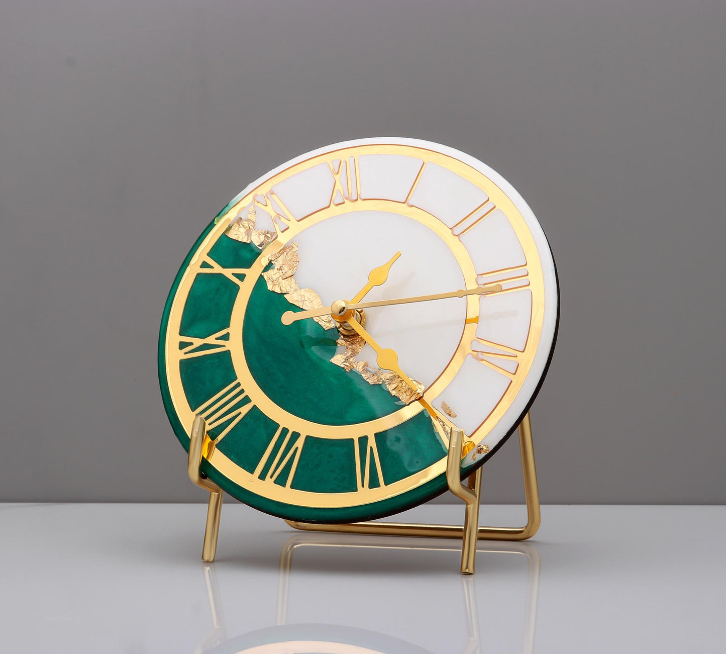 HandArted Resin Table Clock – Emerald Elegance Edition
