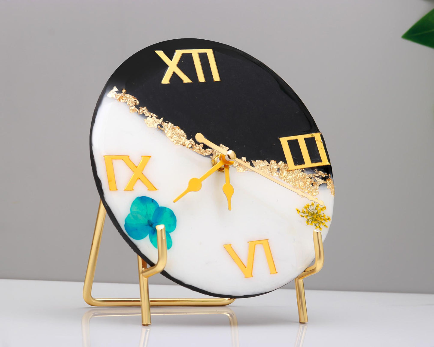 HandArted Resin Table Clock – Midnight Bloom Edition