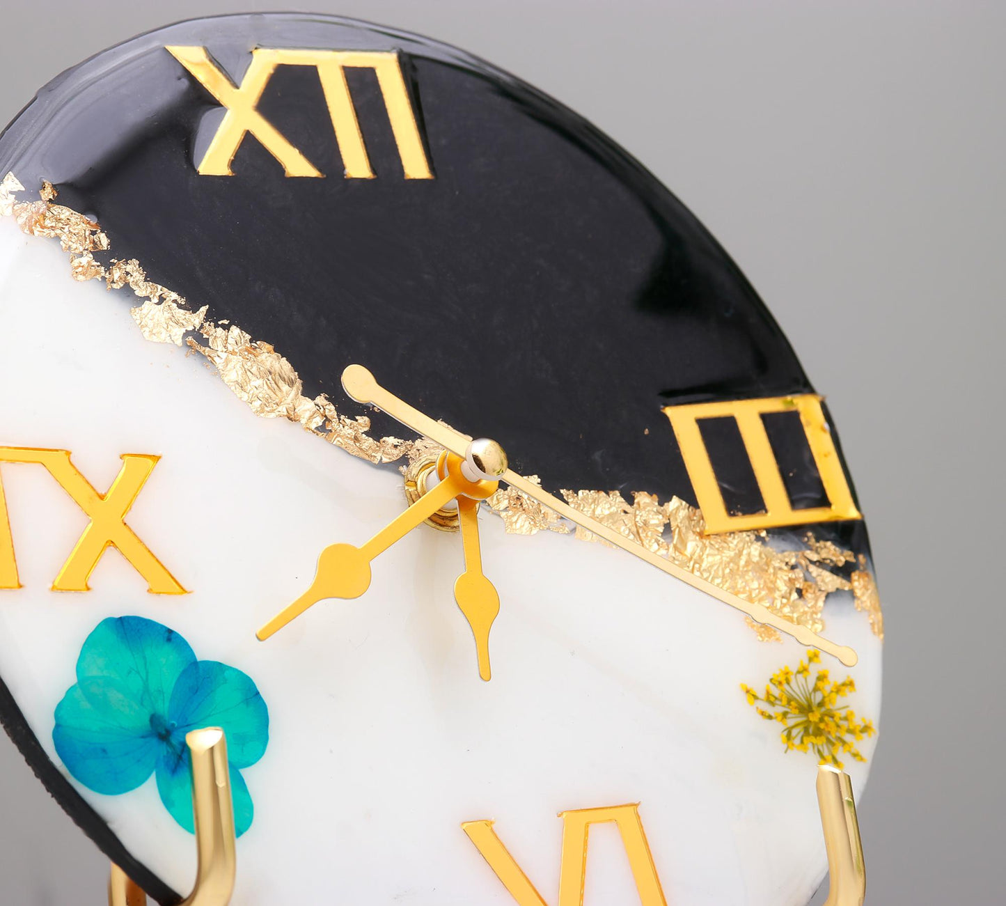 HandArted Resin Table Clock – Midnight Bloom Edition