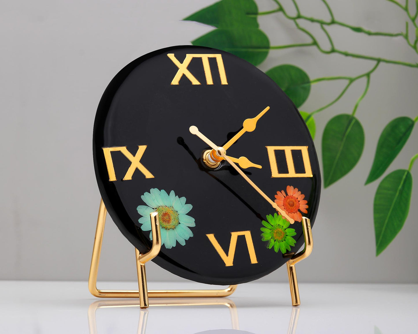 HandArted Resin Table Clock – Bold Bloom Edition