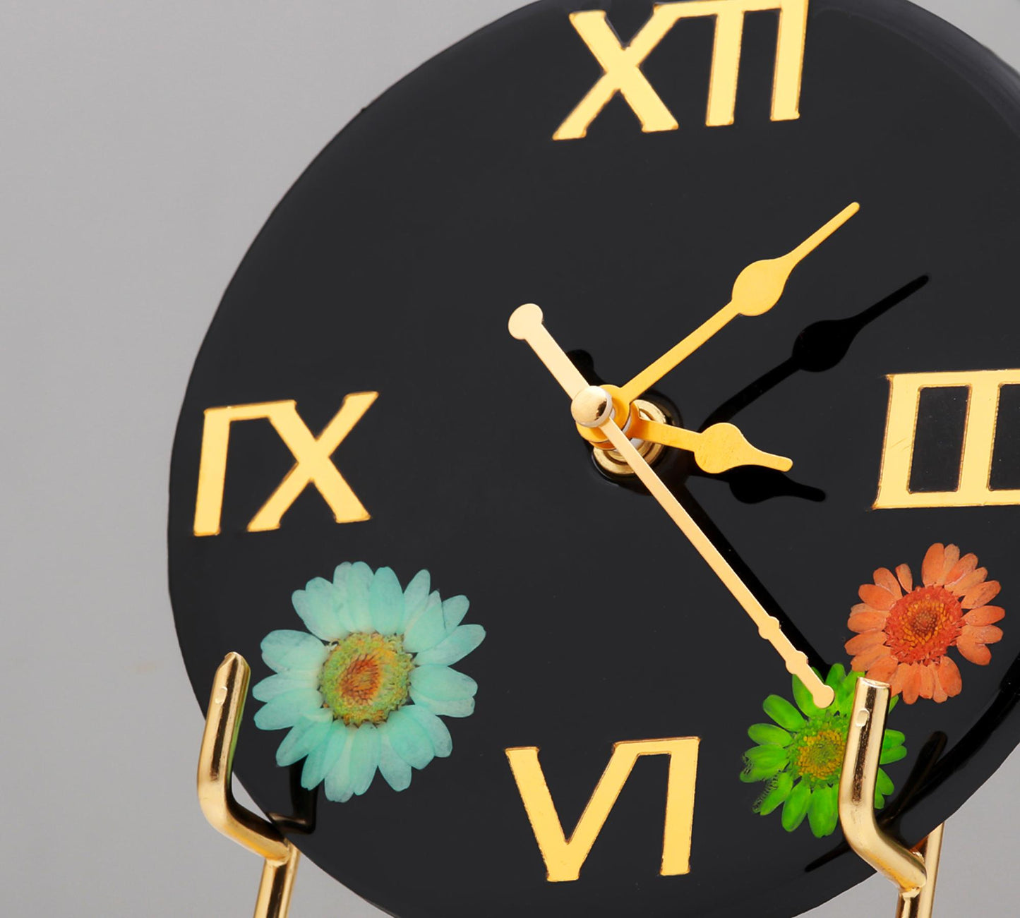 HandArted Resin Table Clock – Bold Bloom Edition