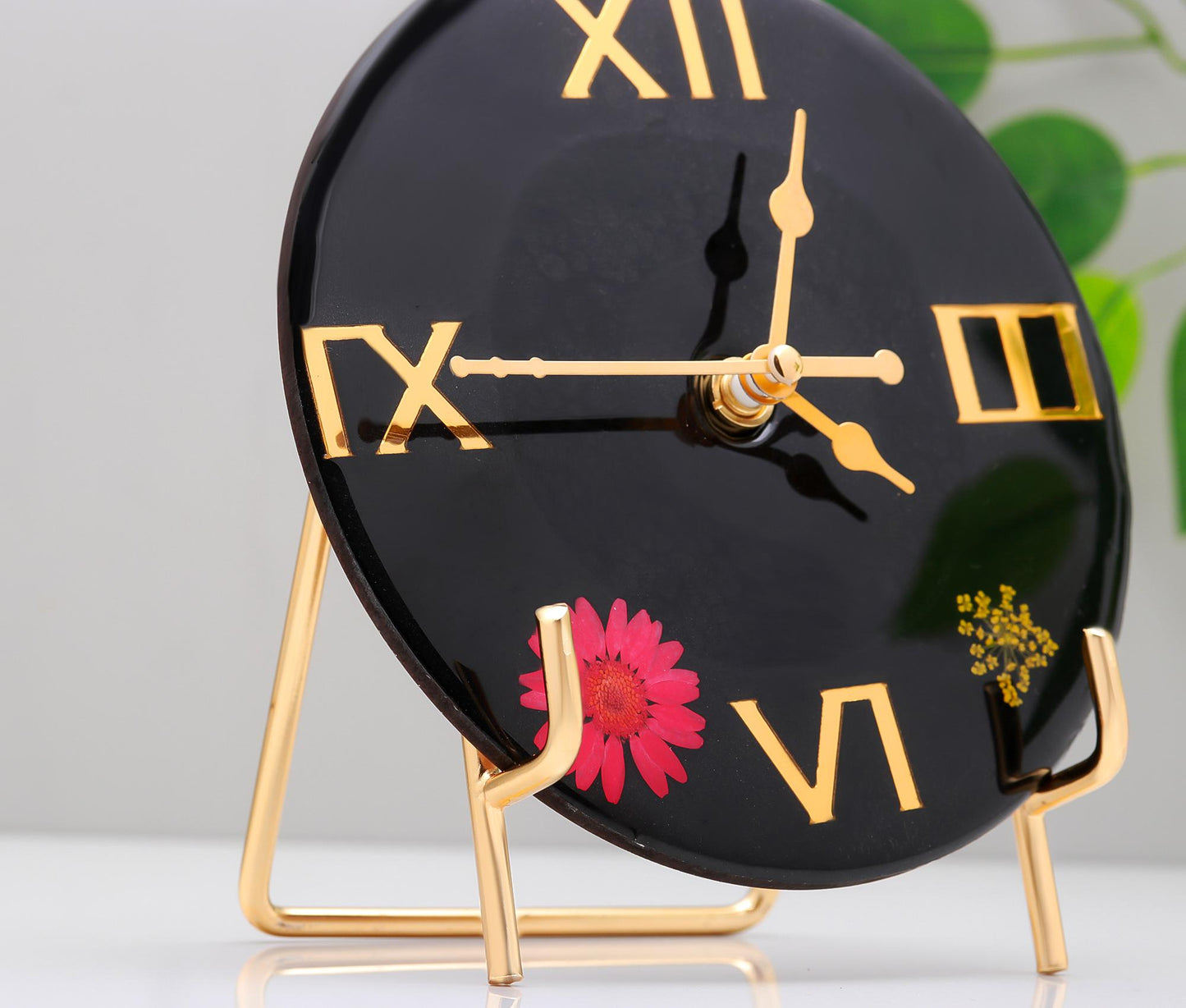 HandArted Resin Table Clock – Black & Bloom Edition