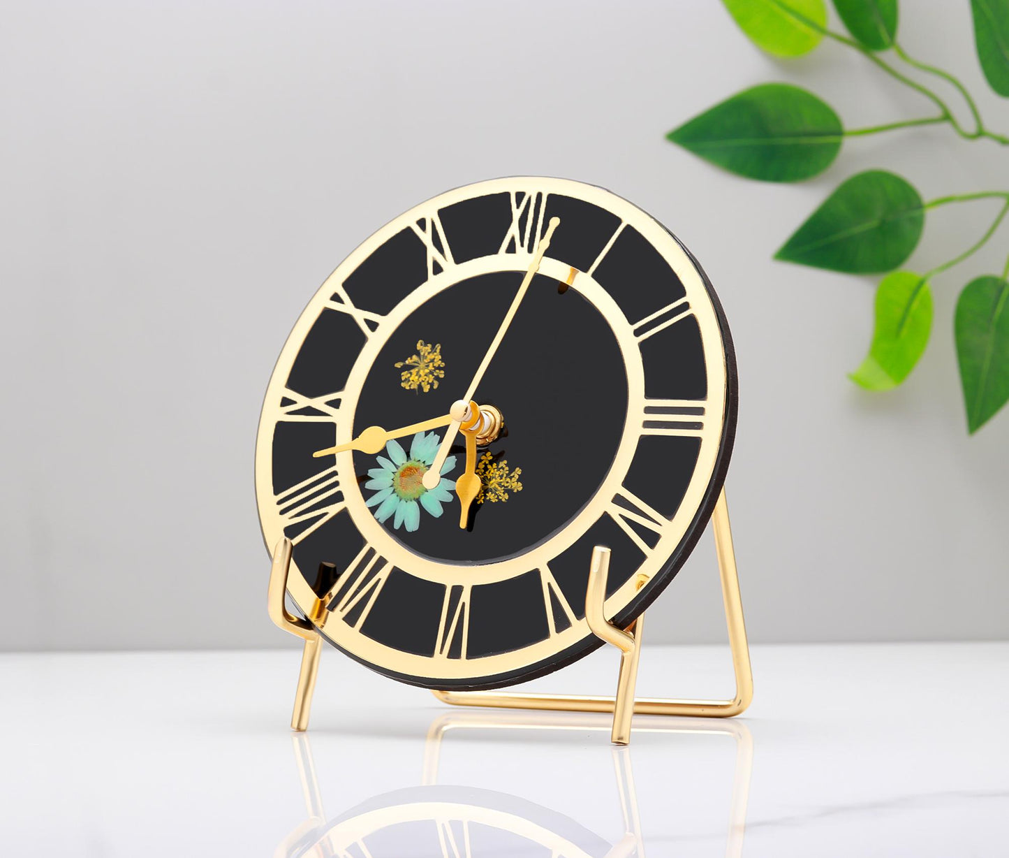 HandArted Resin Table Clock – Noir Bloom Edition