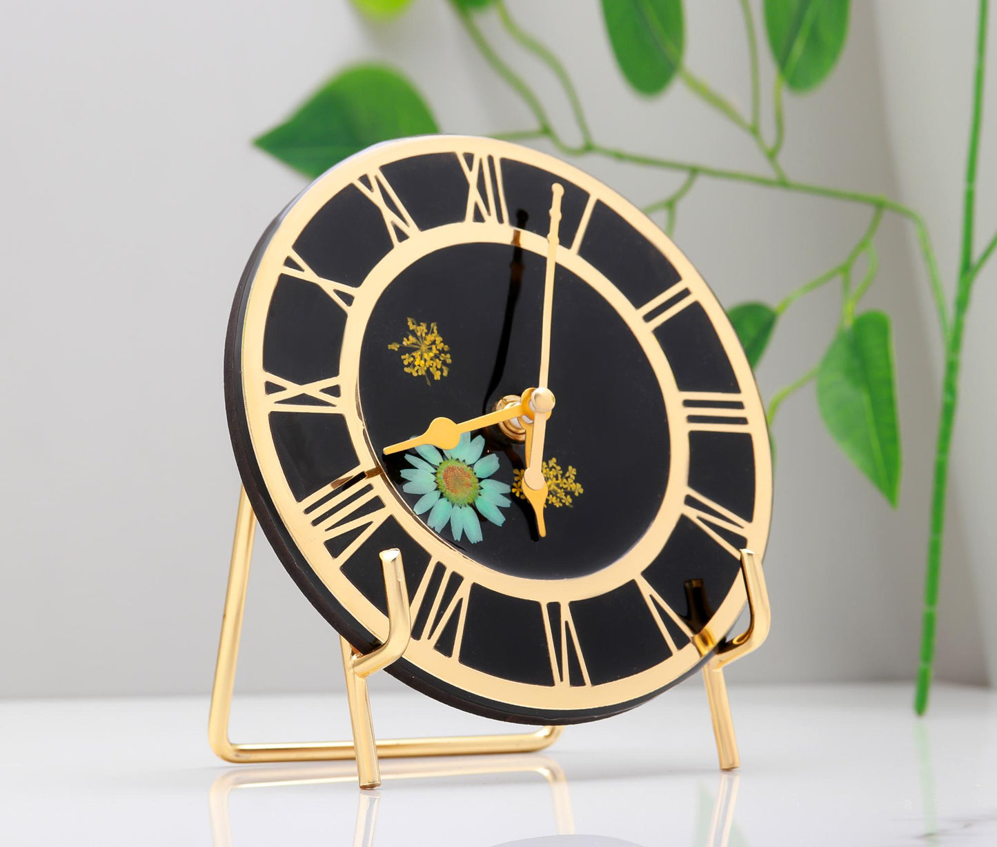 HandArted Resin Table Clock – Noir Bloom Edition