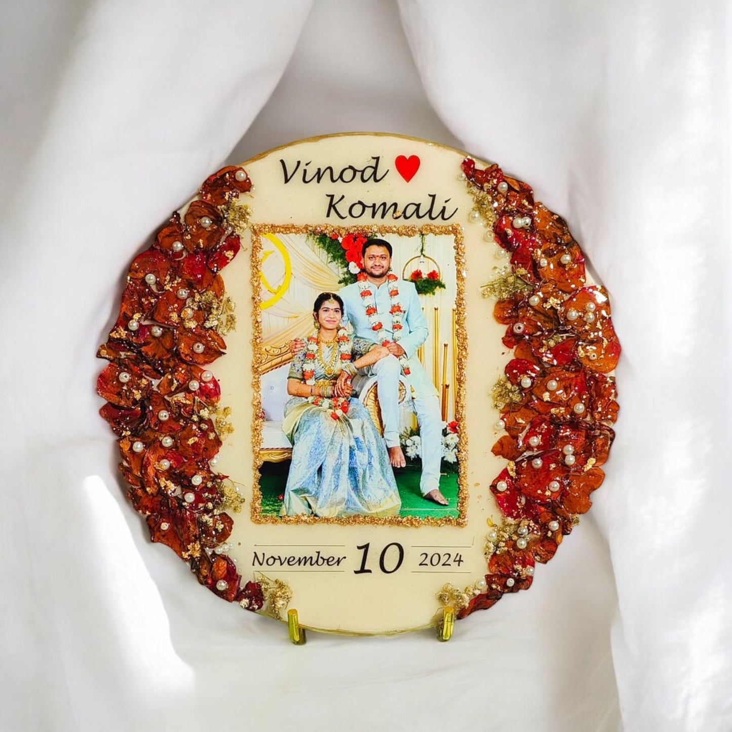 ❤ Resin Varmala Photo Frame – A Floral Celebration of Love