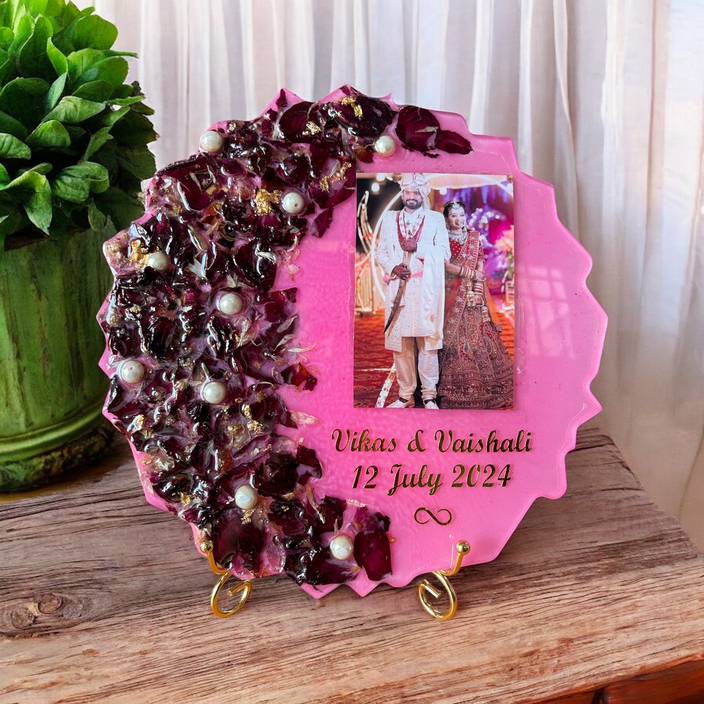 π Personalized Agate Resin Photo Frame β Preserving Love in Every Petal
