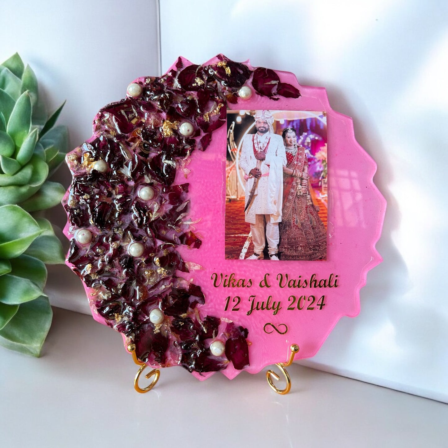 π Personalized Agate Resin Photo Frame β Preserving Love in Every Petal
