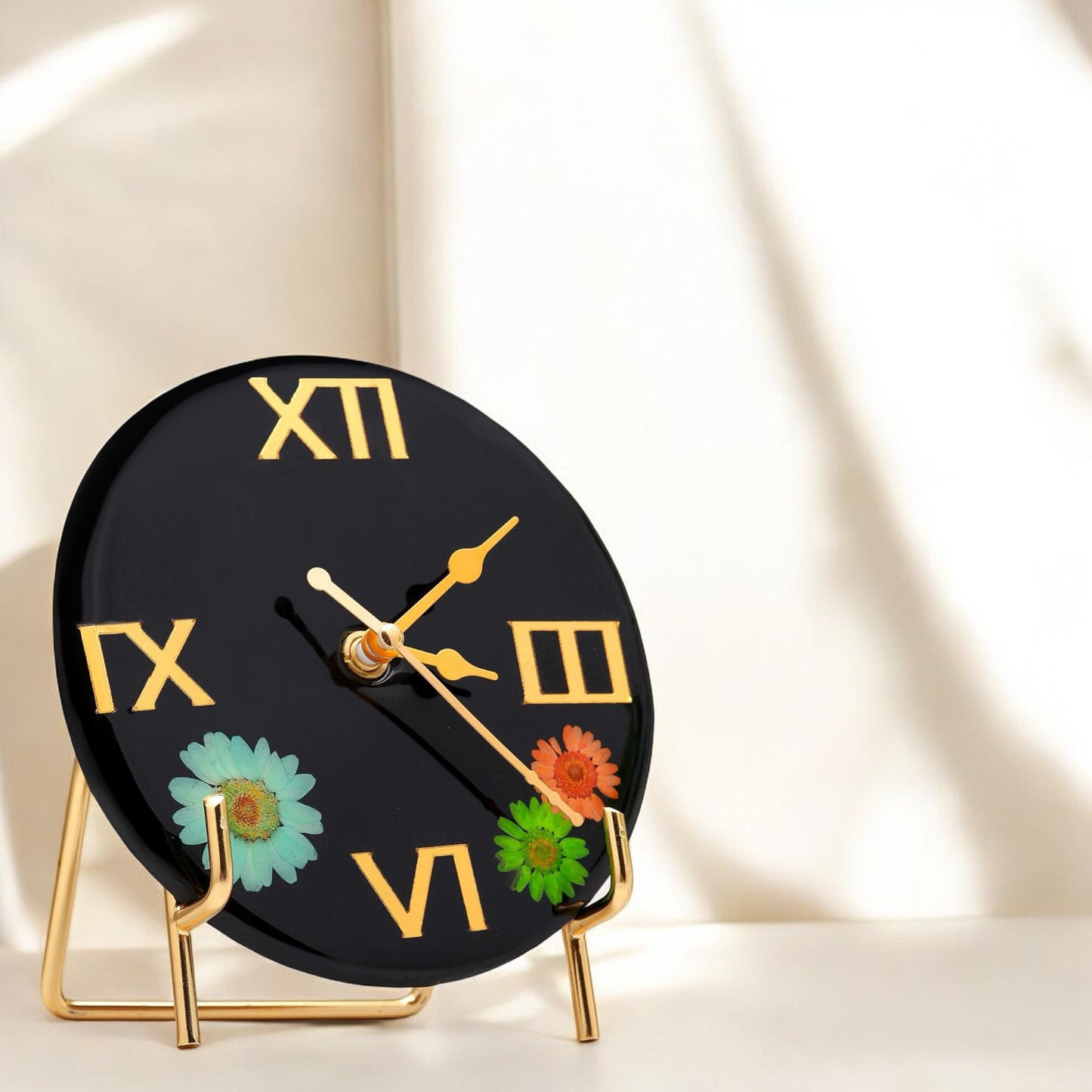 HandArted Resin Table Clock – Bold Bloom Edition
