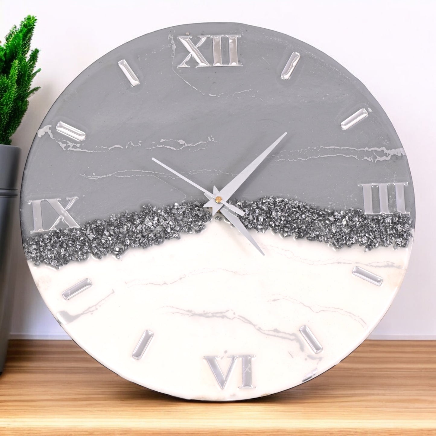 Monochrome Majesty Resin Wall Clock – Where Modern Meets Timeless