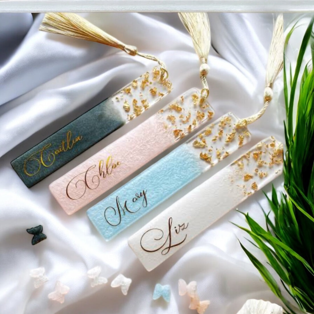 📖 Personalised Handcrafted Resin Bookmark – Gold Flakes Edition