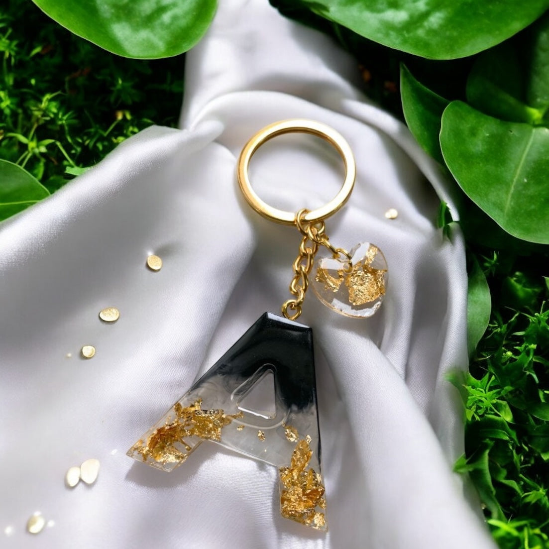 🔑 Custom Resin Alphabet Keychain – Black & Gold Flakes Edition