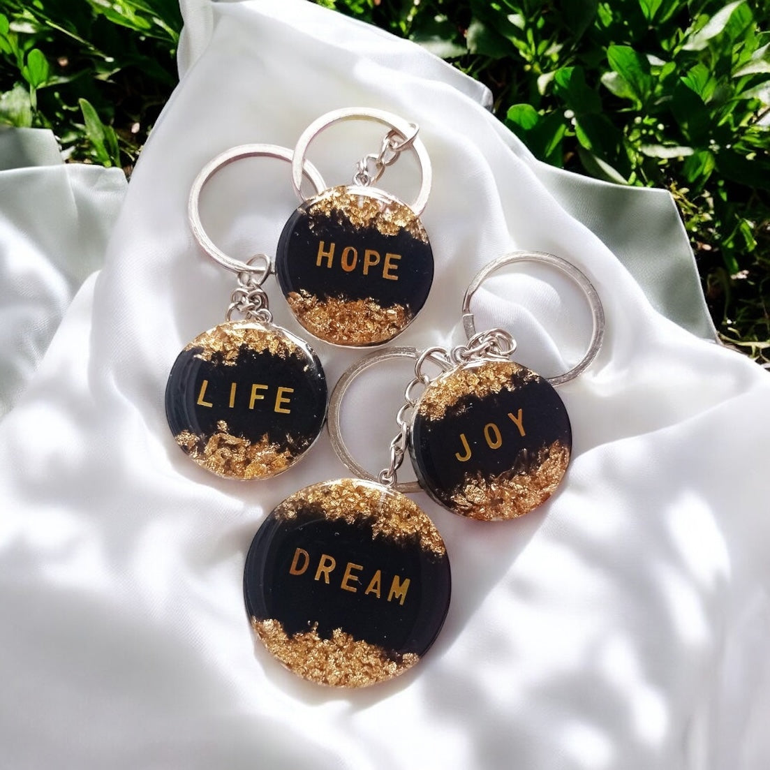 🖤 Custom Resin Name Keychain – Black Gold Flakes Edition