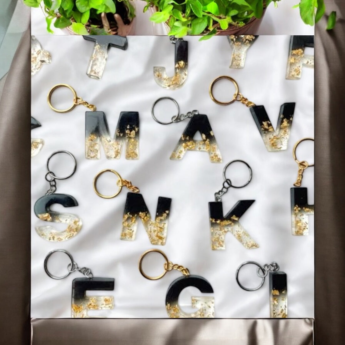 ✨ Custom Resin Alphabet Keychain – Black & Gold Flakes Edition
