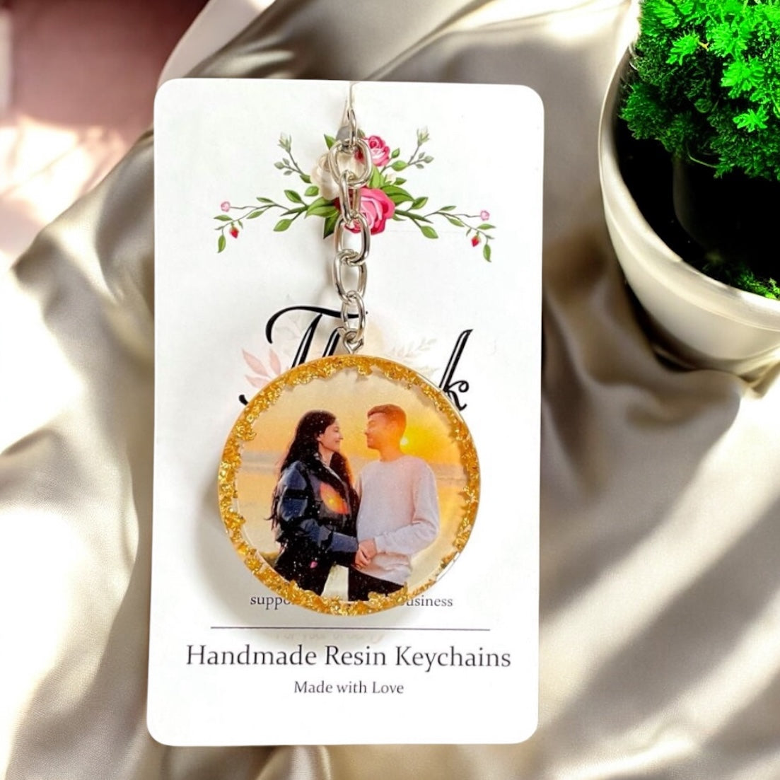 πΈ Custom Photo Resin Keychain β White & Gold Round Edition