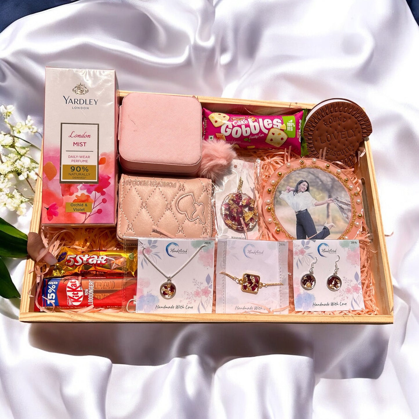 ๐ Customized Resin Rakhi Gift Hamper for Sister โ A Blessed Keepsake of Love, Elegance & Memories