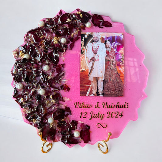 💖 Personalized Agate Resin Photo Frame – Preserving Love in Every Petal